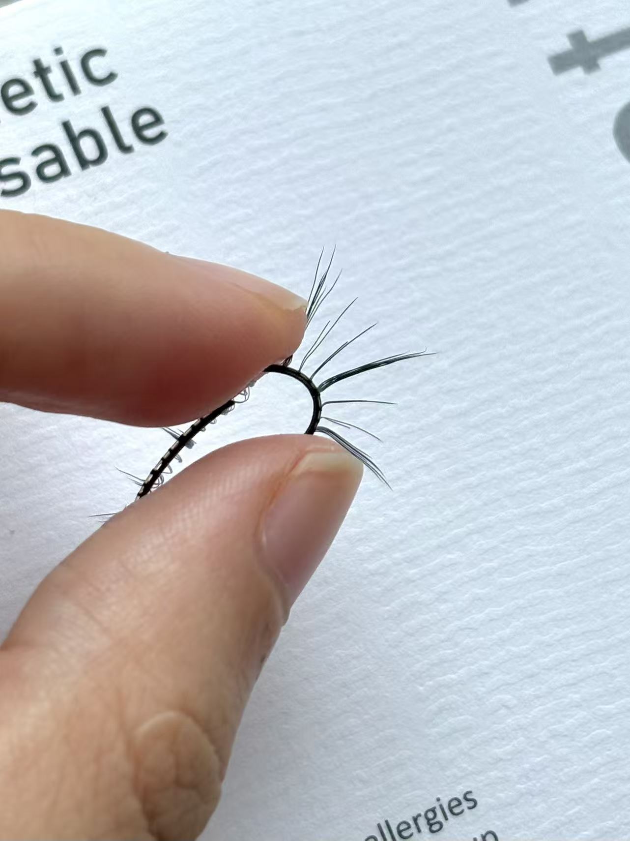 柔性磁吸带手指弯折实拍